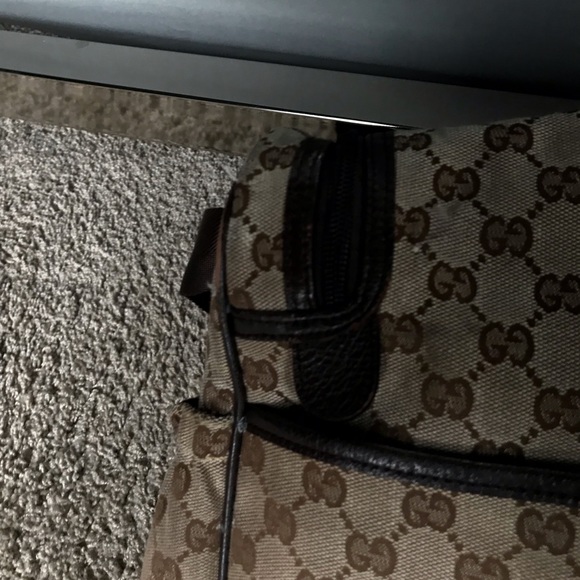 Authentic Gucci Travel Bag. - Picture 5 of 7